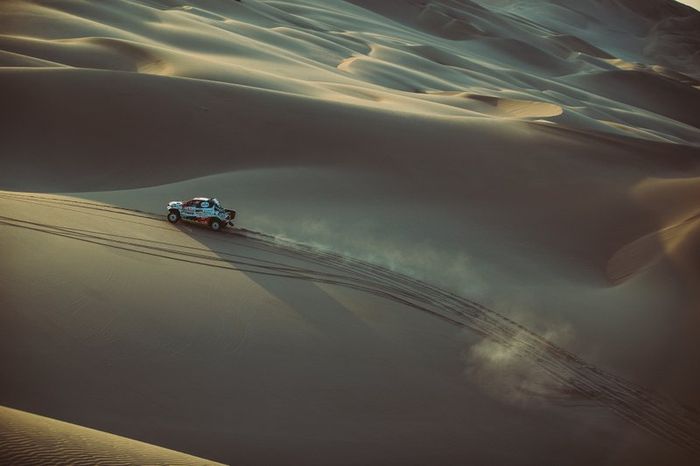 #301 Toyota Gazoo Racing Toyota Hilux: Nasser Al-Attiyah, Matthieu Baumel