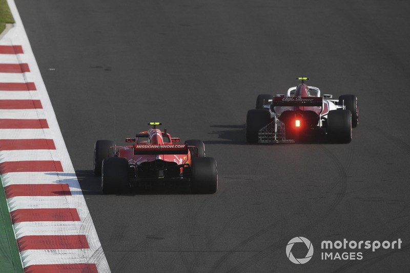 Kimi Raikkonen, Ferrari SF71H and Antonio Giovinazzi, Sauber C37