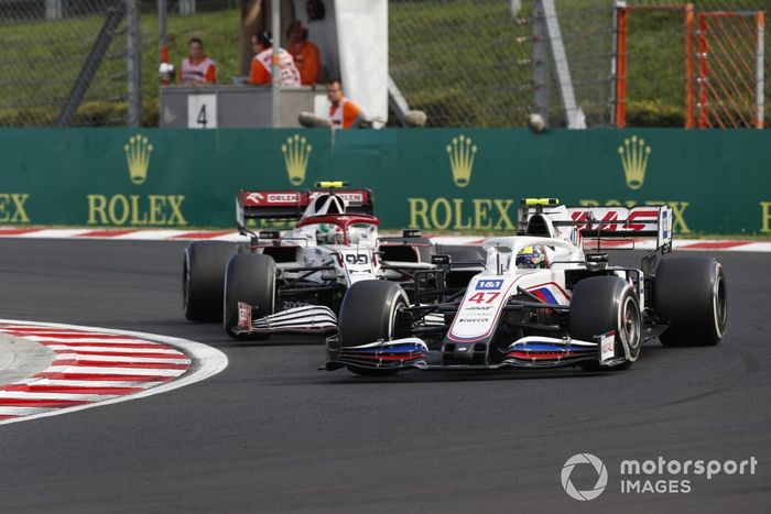 Mick Schumacher, Haas VF-21, Antonio Giovinazzi, Alfa Romeo Racing C41