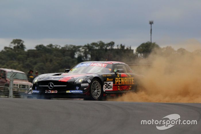 #36 Erebus Motorsport Mercedes SLS AMG GT3: David Reynolds, Thomas Jäger, Nico Bastian in trouble