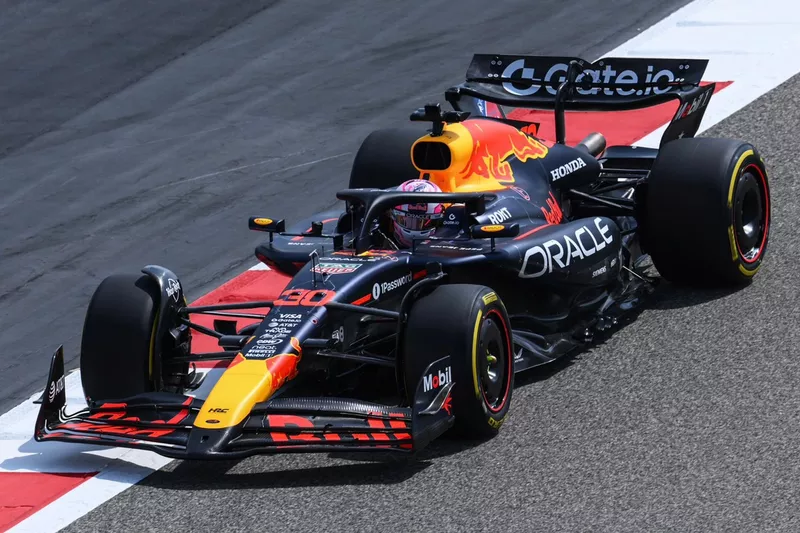 Max Verstappen, Red Bull Racing RB21, roulage
