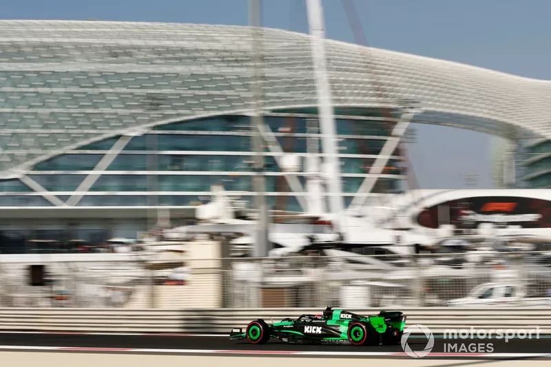 Zhou Guanyu, Stake F1 Team KICK Sauber C44