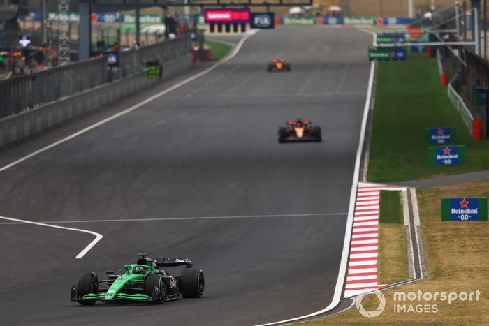 Nico Hulkenberg, Sauber, Oscar Piastri, McLaren