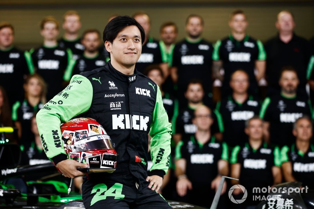 Zhou Guanyu, Equipa de F1 da Stake KICK Sauber