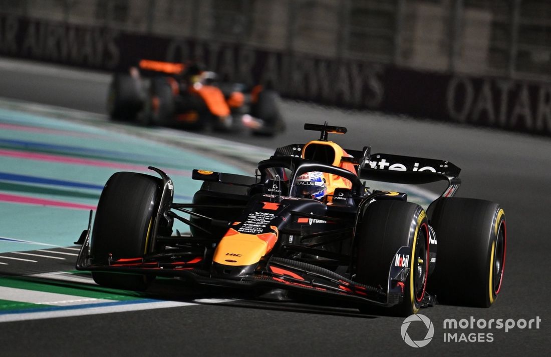 Oscar Piastri, McLaren, Max Verstappen, Red Bull Racing