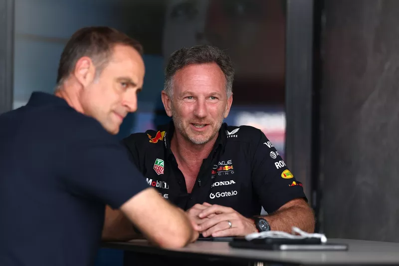 Oliver Mintzlaff, directeur général de Red Bull GmbH, Christian Horner, directeur de l'équipe Red Bull Racing