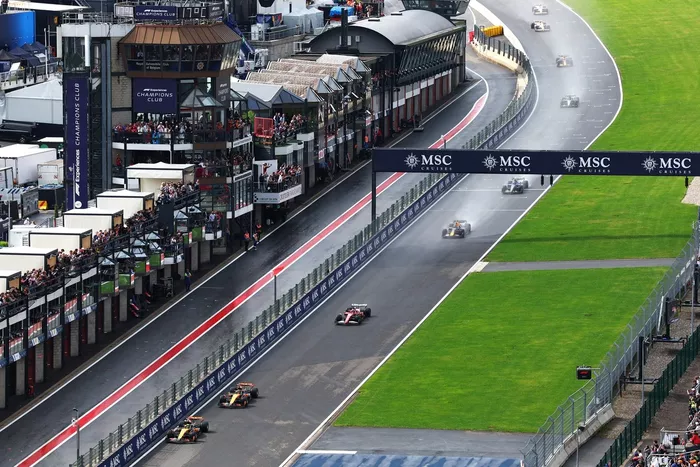 Charles Leclerc, Ferrari, Lando Norris, McLaren, Oscar Piastri, McLaren