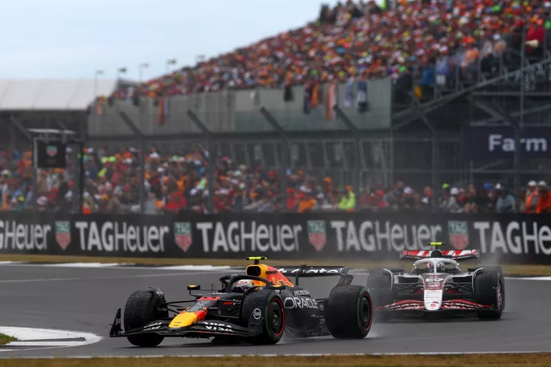 Oliver Bearman, Haas F1 Team, Yuki Tsunoda, Red Bull Racing Team