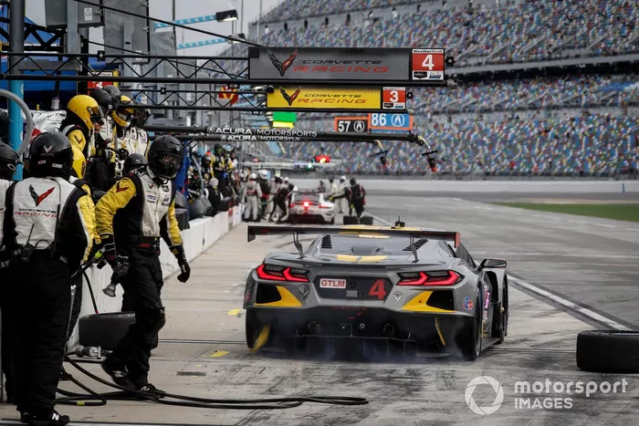 #4 Corvette Racing Corvette C8.R, GTLM: Oliver Gavin, Tommy Milner, pit stop 