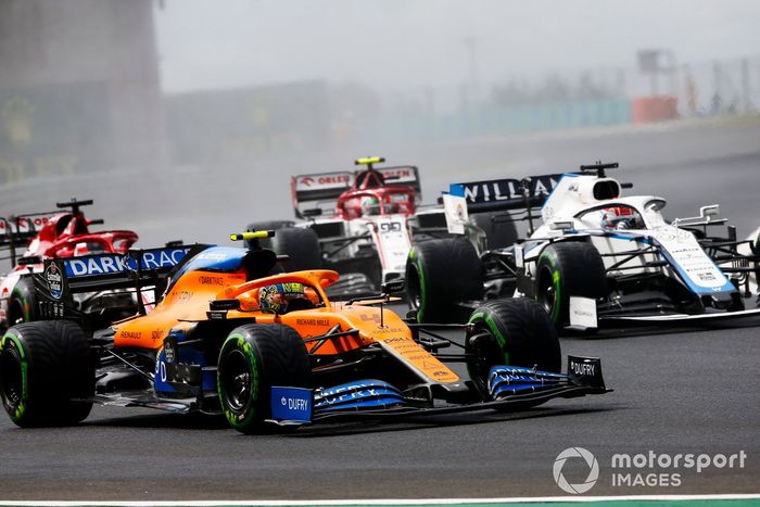 Lando Norris, McLaren MCL35, George Russell, Williams FW43 
