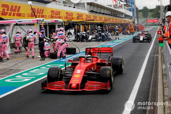 Sebastian Vettel, Ferrari SF1000, lascia i box