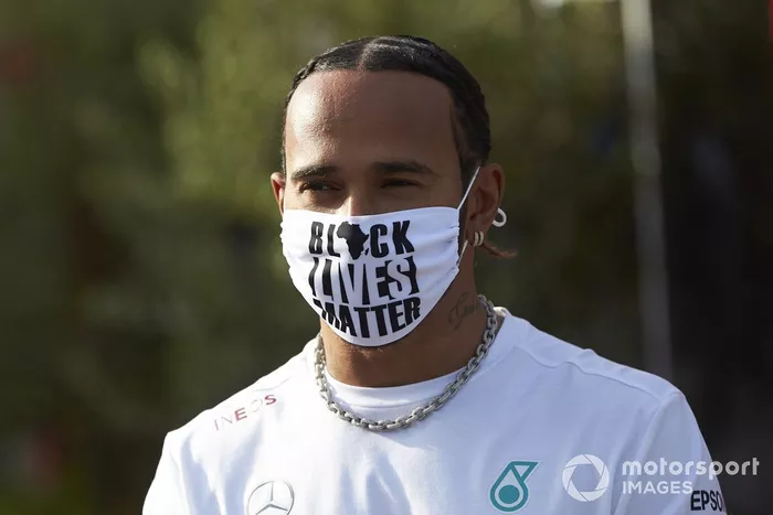 Lewis Hamilton, Mercedes-AMG F1, durante l'intervista