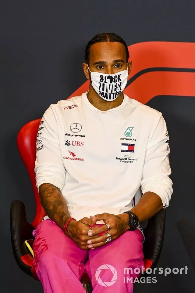 Lewis Hamilton, Mercedes-AMG F1, en la conferencia de prensa