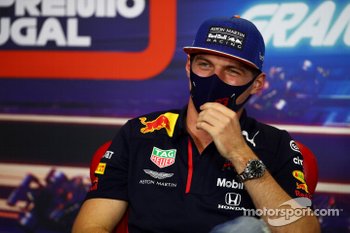 Verstappen: "Nem állhatunk le csak úgy, mint a Mercedes"