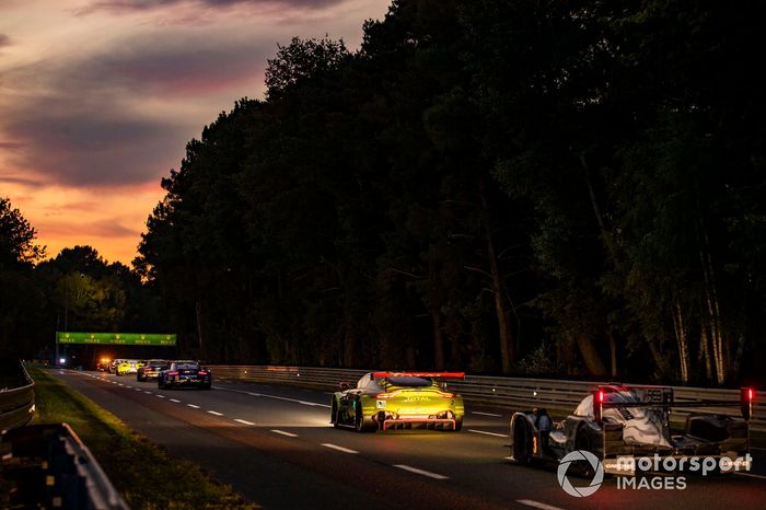 #97 Aston Martin Racing Aston Martin Vantage AMR: Alex Lynn, Maxime Martin, Harry Tincknell, #3 Rebellion Racing Rebellion R-13 - Gibson: Romain Dumas, Nathanaël Berthon, Louis Delétraz