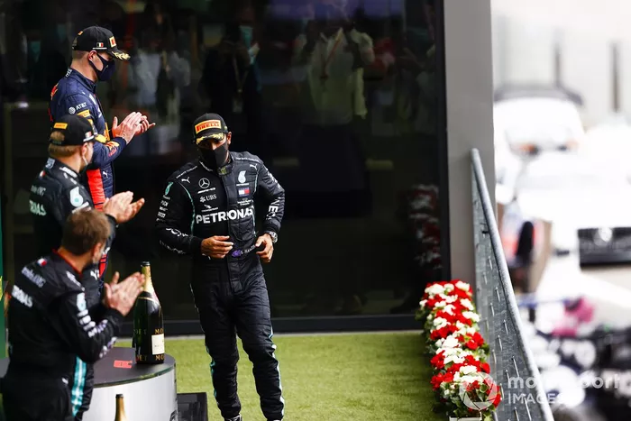 Podio: ganador Lewis Hamilton, Mercedes-AMG F1