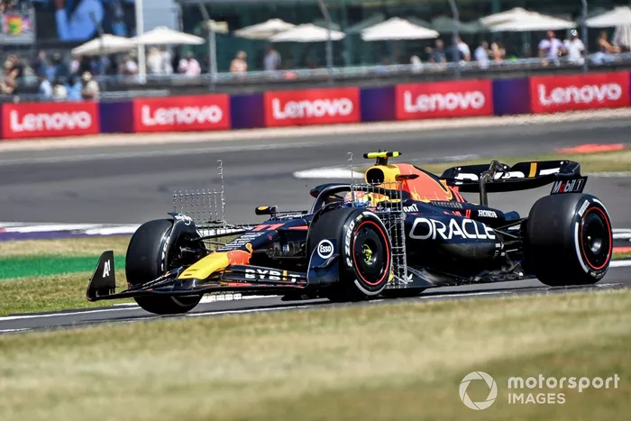Sergio Pérez, Red Bull Racing RB19, con sensores conectados