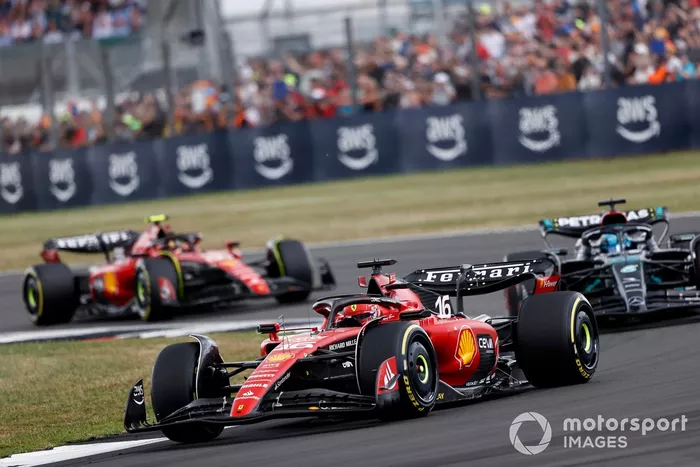 Charles Leclerc, Ferrari SF-23, George Russell, Mercedes F1 W14, Carlos Sainz, Ferrari SF-23