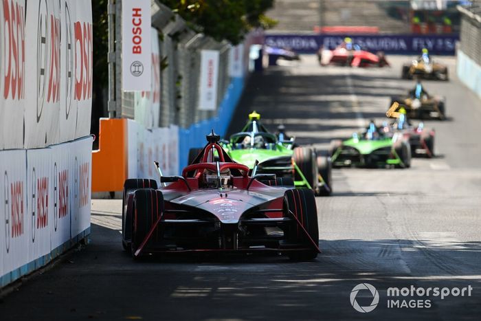 Jake Dennis, Andretti Autosport, Porsche 99 X Electric Gen3, Nick Cassidy, Envision Racing, Jaguar I-TYPE 6