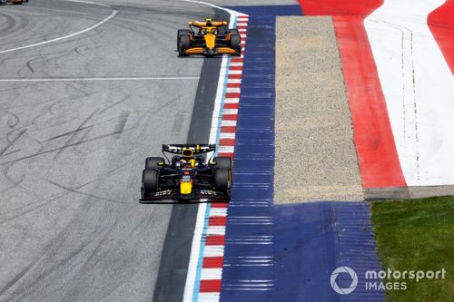 Max Verstappen, Red Bull Racing RB20, Lando Norris, McLaren MCL38