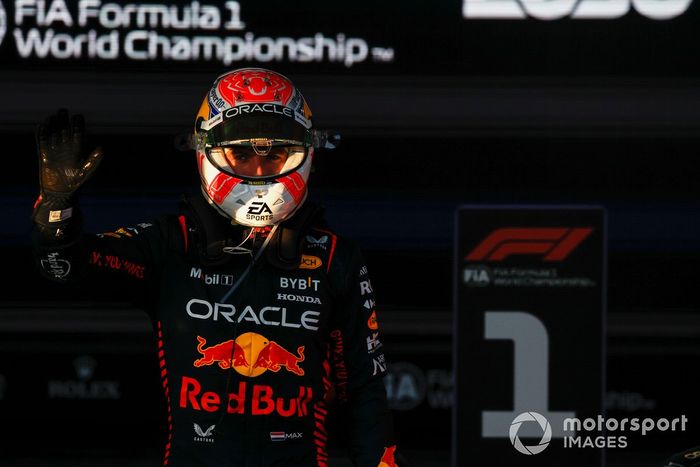Max Verstappen, Red Bull Racing, 1ª posición, en Parc Ferme