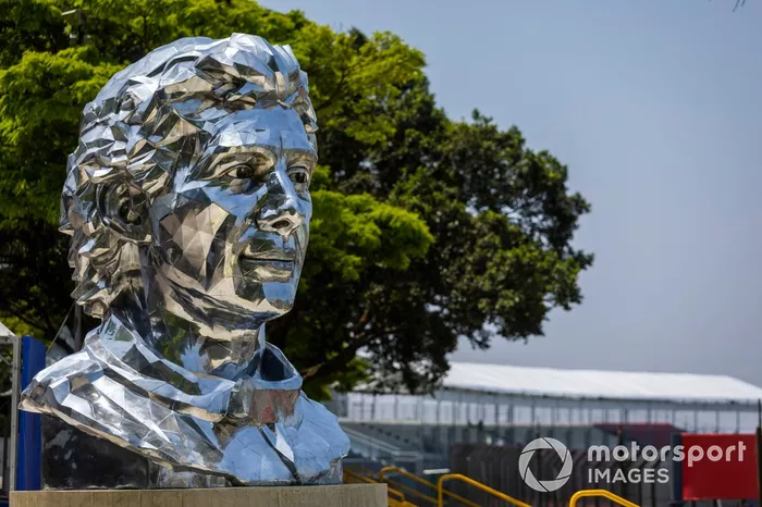 Nueva estatua de Ayrton Senna en el circuito Interlagos