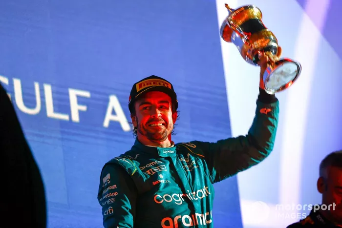 Podio: tercer lugar Fernando Alonso, Aston Martin F1 Team