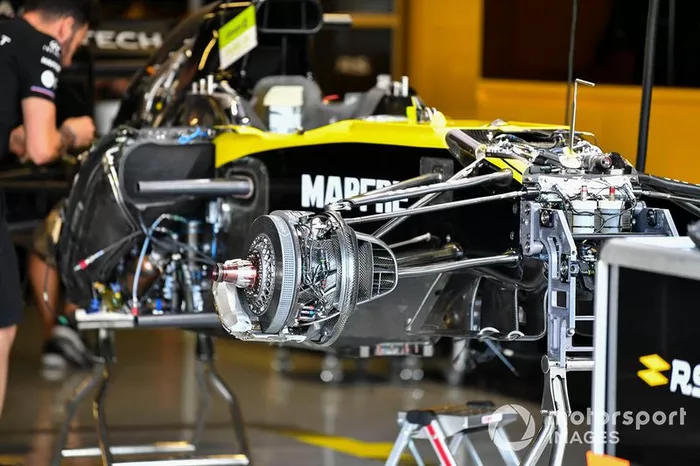 Renault R.S.19: Vorderradbremse