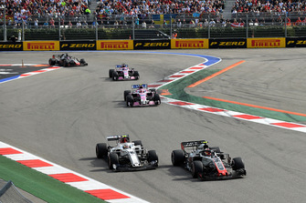 Kevin Magnussen, Haas F1 Team VF-18 ve Charles Leclerc, Sauber C37