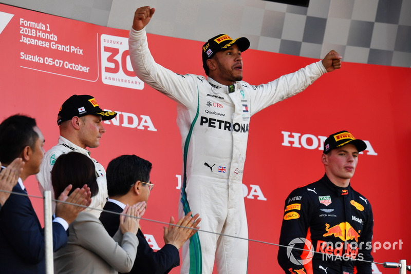Pemenang balapan, Lewis Hamilton, Mercedes AMG F1, di podium
