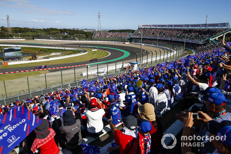 Pierre Gasly, Scuderia Toro Rosso STR13, devant Brendon Hartley, Toro Rosso STR13