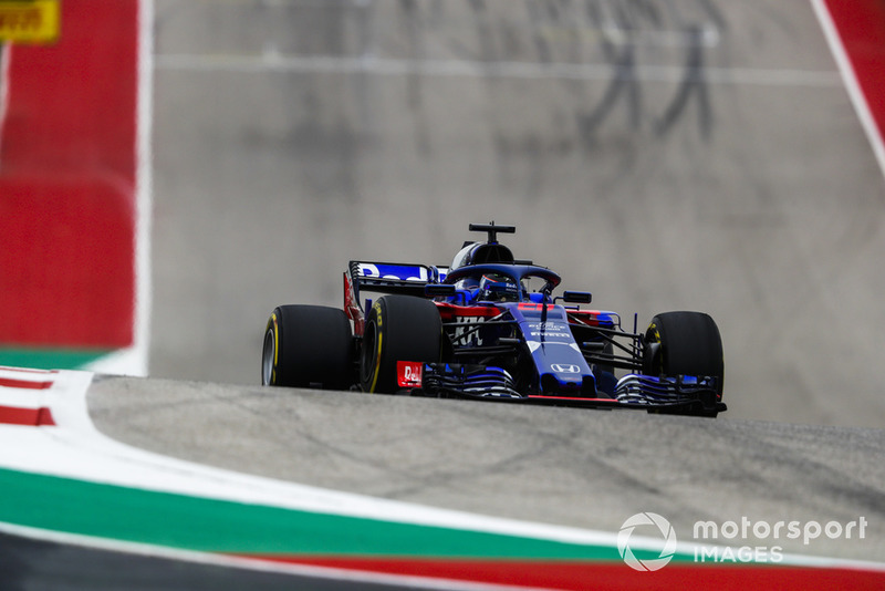 Hartley is hit by debris in FP3