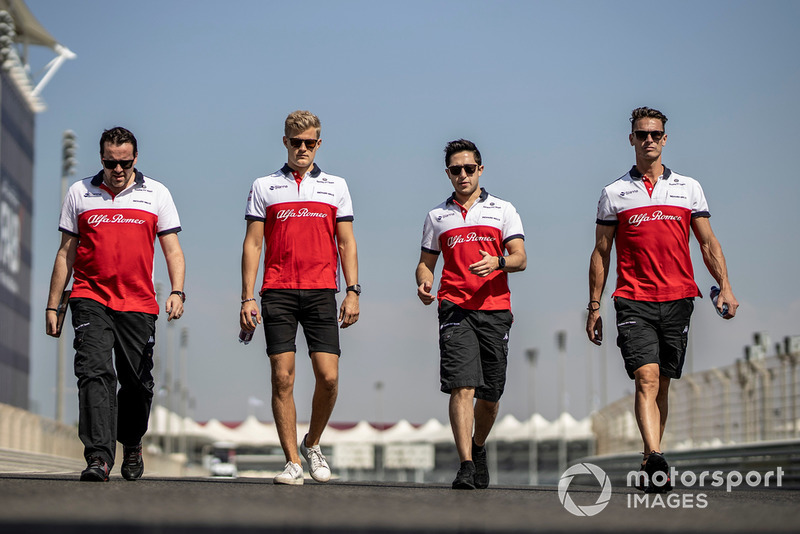 Marcus Ericsson, Sauber walks the track