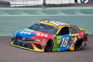 Kyle Busch, Joe Gibbs Racing, Toyota Camry M&M's