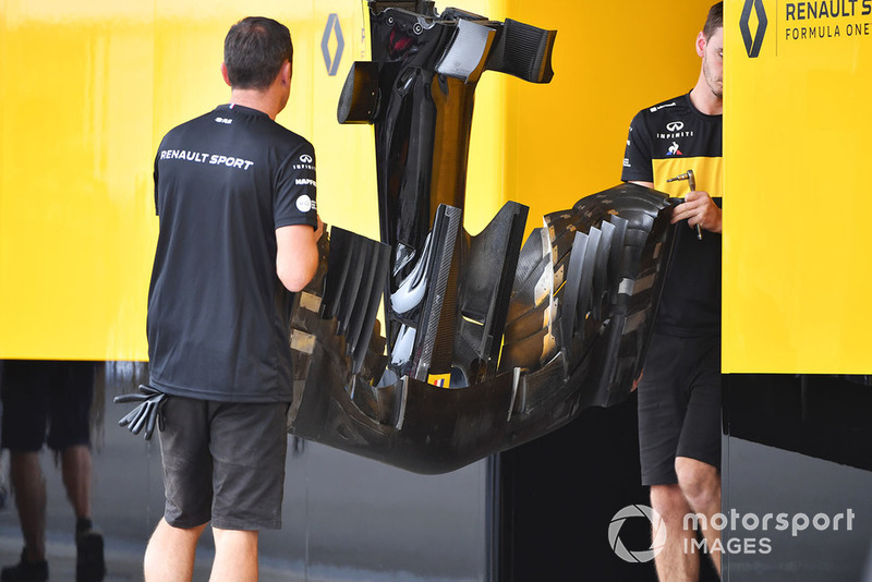 Носовой обтекатель и переднее крыло Renault RS18