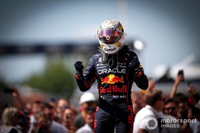 Ganador Max Verstappen, Red Bull Racing, celebra en Parc Ferme