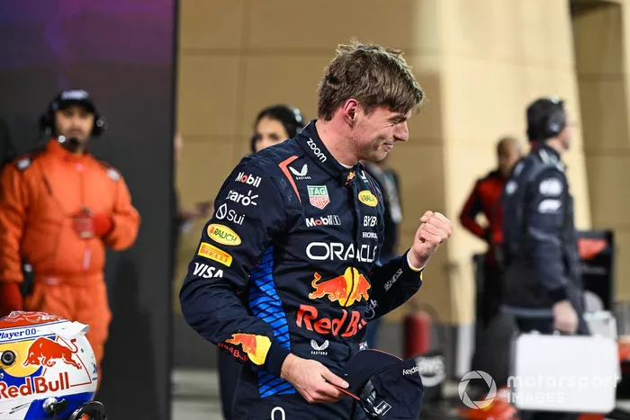 Max Verstappen, Red Bull Racing, célèbre au Parc Ferme après avoir décroché la pole.