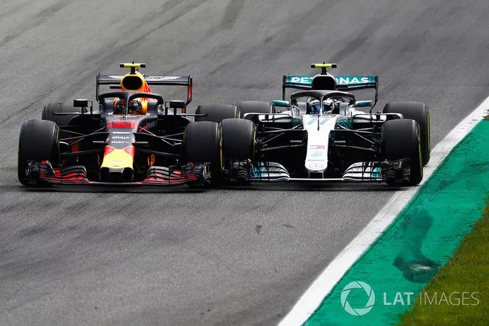 Max Verstappen, Red Bull Racing RB14 Tag Heuer, batalla con Valtteri Bottas, Mercedes AMG F1 W09