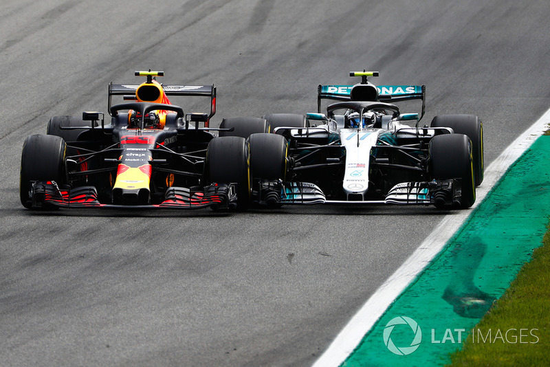 Max Verstappen, Red Bull Racing RB14 Tag Heuer y Valtteri Bottas, Mercedes AMG F1 W09