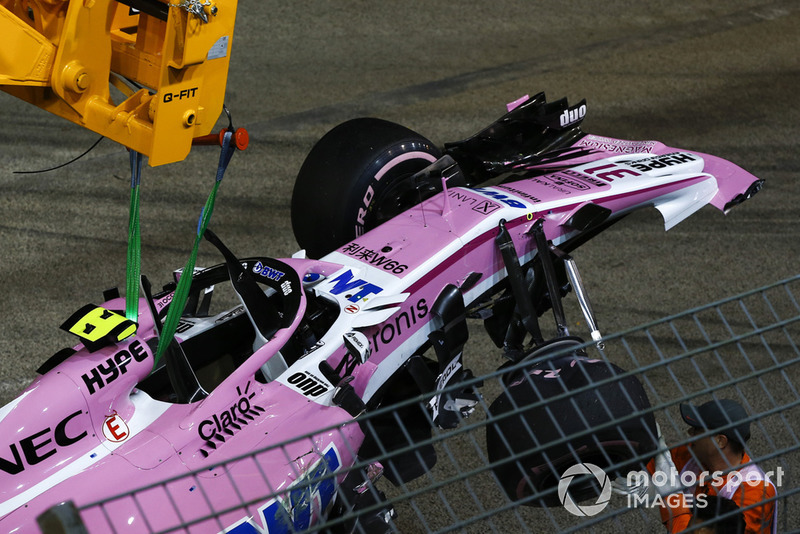 Usuwanie rozbitego samochodu Estebana Ocona, Racing Point Force India VJM11