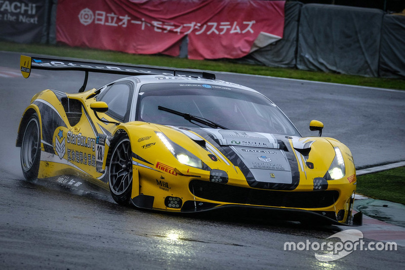 #28 HubAuto Racing Ferrari 488 GT3: Nick Foster, David Perel and Hiroki Yoshida