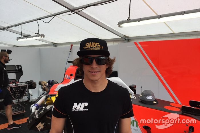 Roberto Merhi, con su nuevo patrocinador Swag Ibiza Urban Music