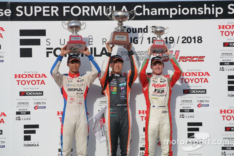 Podium: race winner Hiroaki Ishiura, Cerumo Inging, second place Ryo Hirakawa, Team Impul, third place Nick Cassidy, Kondo Racing