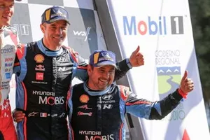 Podium : Sébastien Loeb, Daniel Elena, Hyundai Motorsport Hyundai i20 Coupe WRC