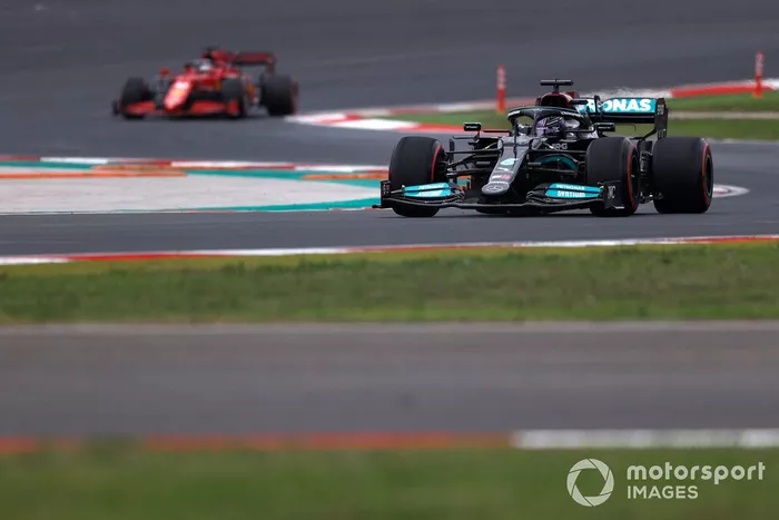Lewis Hamilton, Mercedes W12, Charles Leclerc, Ferrari SF21