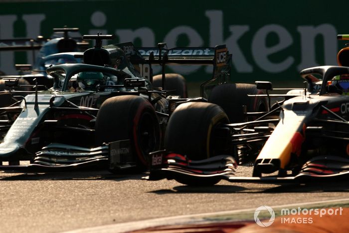 Sergio Pérez, Red Bull Racing RB16B, Lance Stroll, Aston Martin AMR21