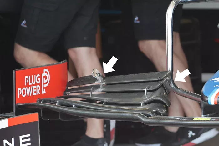 Detalle del flap del alerón delantero del Alpine A521