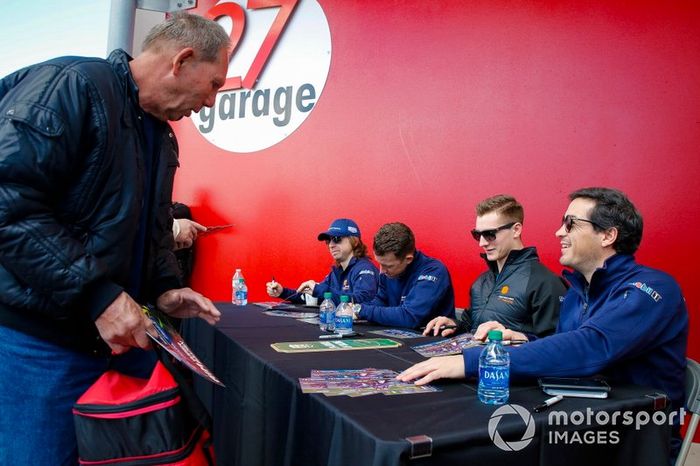 #57 Heinricher Racing w/MSR Curb-Agajanian Acura NSX GT3, GTD: Alvaro Parente, Misha Goikhberg, Trent Hindman, AJ Allmendinger, autograph session