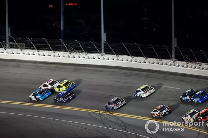 Ryan Newman, Roush Fenway Racing, Ford Mustang Koch Industries, Denny Hamlin, Joe Gibbs Racing, Toyota Camry FedEx Express, Ryan Blaney, Team Penske, Ford Mustang Menards / Peak, Chris Buescher, Roush Fenway Racing, Ford Mustang Fastenal