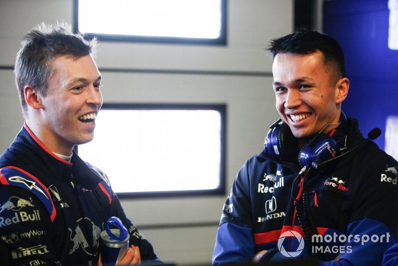 Daniil Kvyat, Toro Roso STR14 e Alexander Albon, Scuderia Toro Rosso STR14